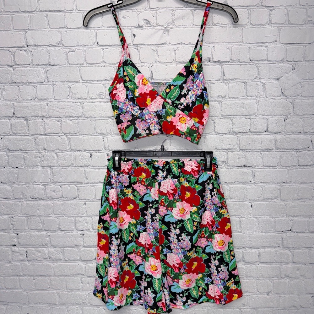 NWT! Luxury Style Clothing Floral Set